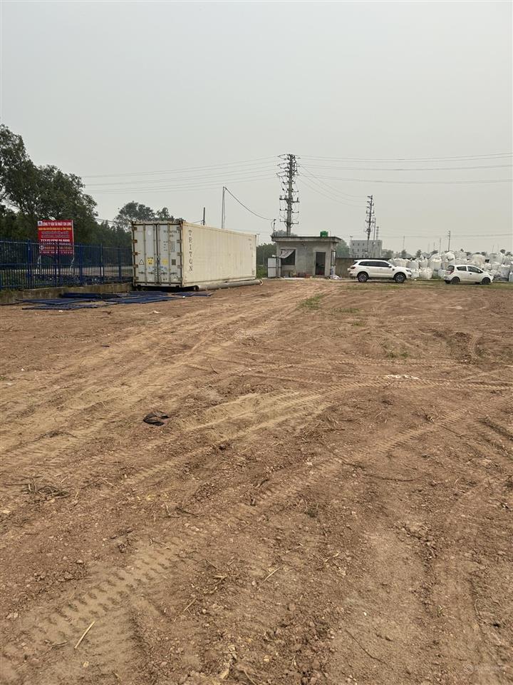 Cho thuê 12000m2 đất có mặt tiền lớn 120m, giáp đường quốc lộ 38 xe container ra vào thoải mái