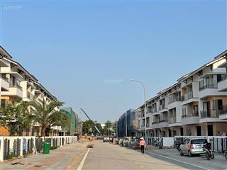 Bán shophouse 100m2 vị trí đẹp trong khu đô thị singapore, có đường sau nhà 6m , kinh doanh luôn.