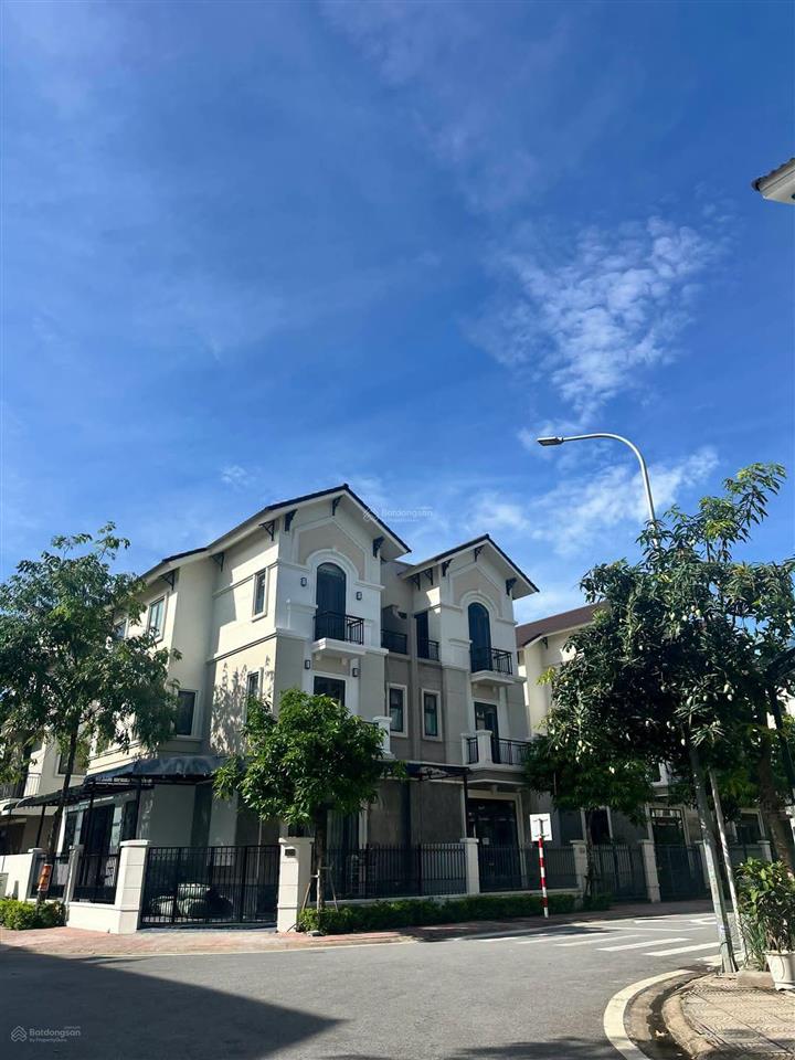 Bán biệt thự song lập 135m2 trong khu đô thị singgapor, đường thông, hạ tầng đồng bộ.