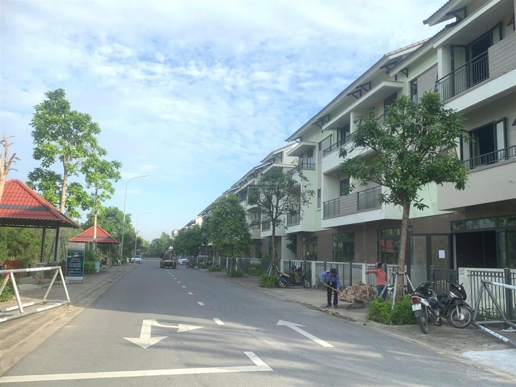 Bán shophouse 3 tầng, vị trí đẹp trong khu đô thị singgapor, có đường sau nhà 6m, cho thuê được giá