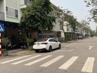 Bán shophouse 3 tầng, vị trí đẹp trong khu đô thị singgapor, có đường sau nhà 6m, cho thuê được giá