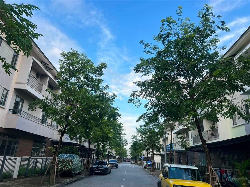 Bán shophouse 3 tầng vị trí đẹp, có đường sau nhà 6m, ở hay cho chuyên gia thuê được giá