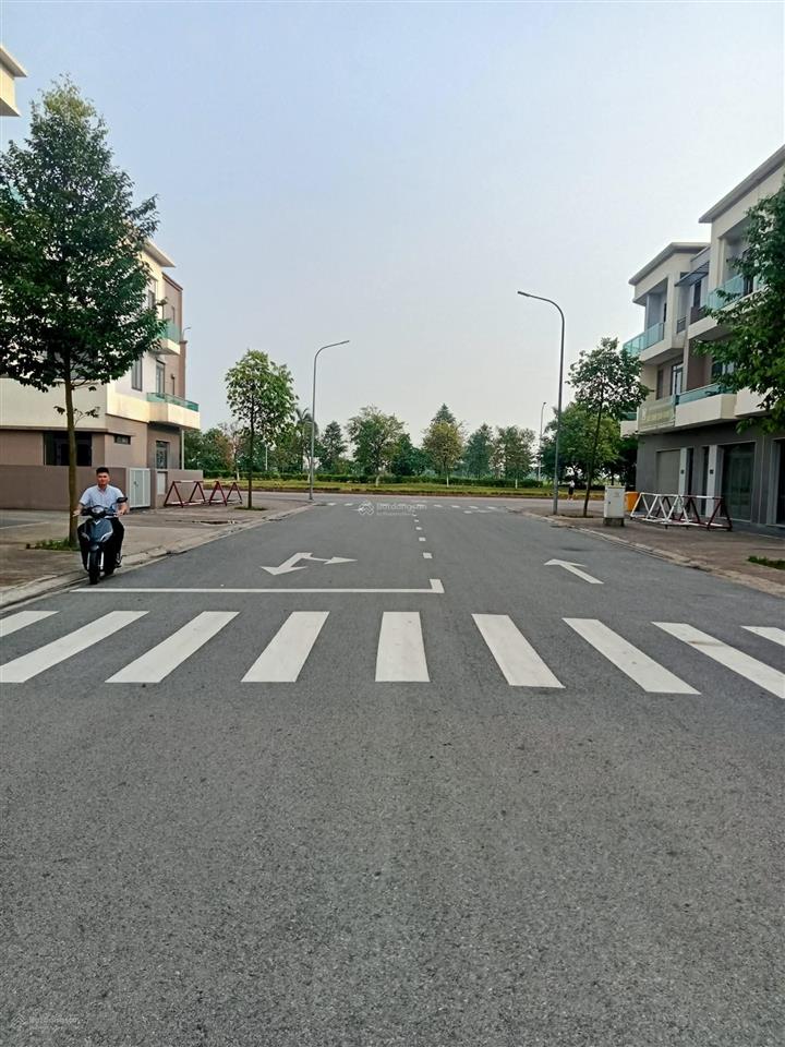 Bán shophouse 120m2, đường trước nhà 26m, trục phố đi bộ của khu đô thị, đang cho thuê 18tr/ tháng.