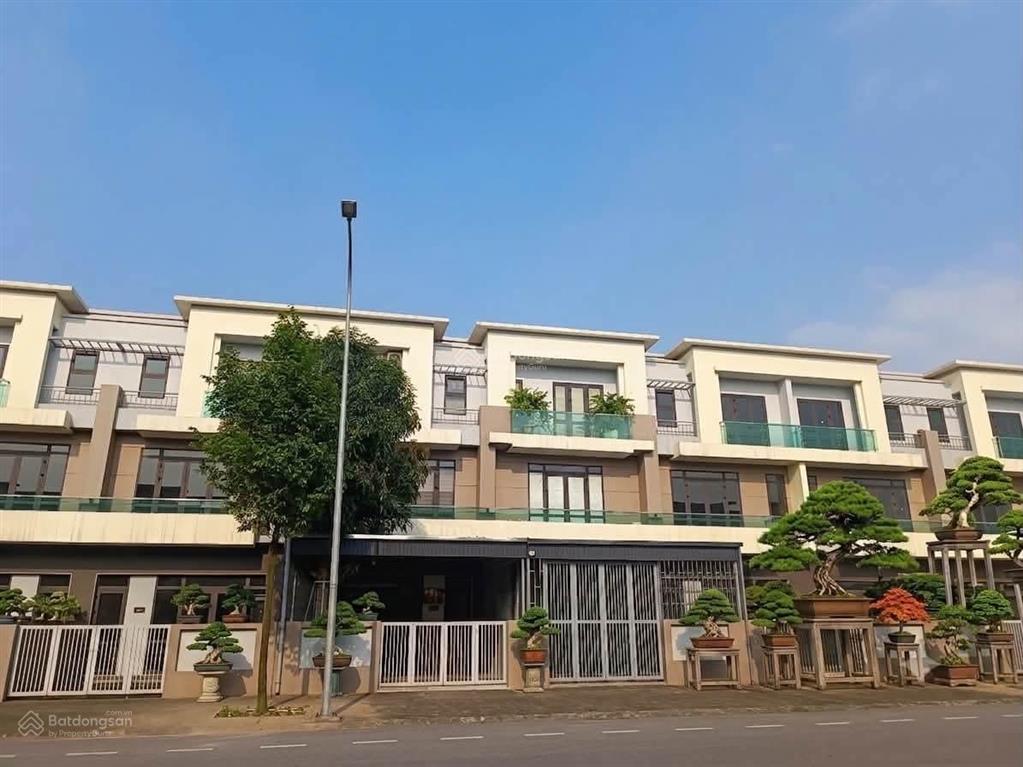 Bán shophouse 120m2, đường trước nhà 26m, trục phố đi bộ của khu đô thị, đang cho thuê 18tr/ tháng.