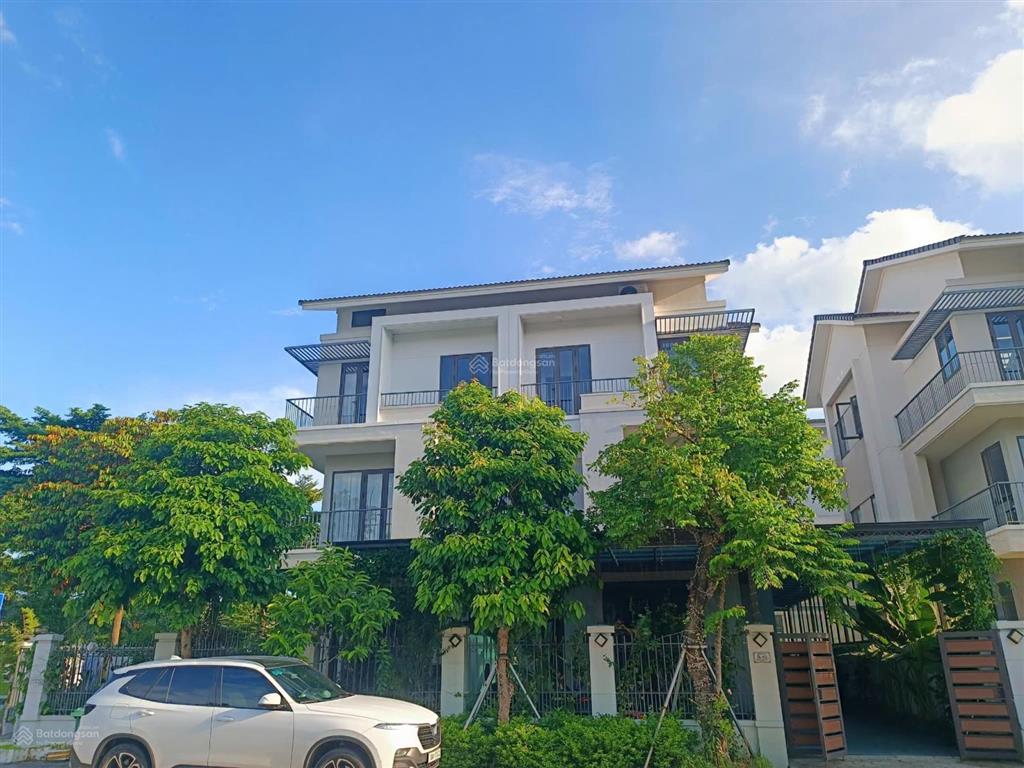 Bán biệt thự song lập 180m2 trong khu đô thị singgapor, ở hay cho chuyên gia nước ngoài thuê ngay.