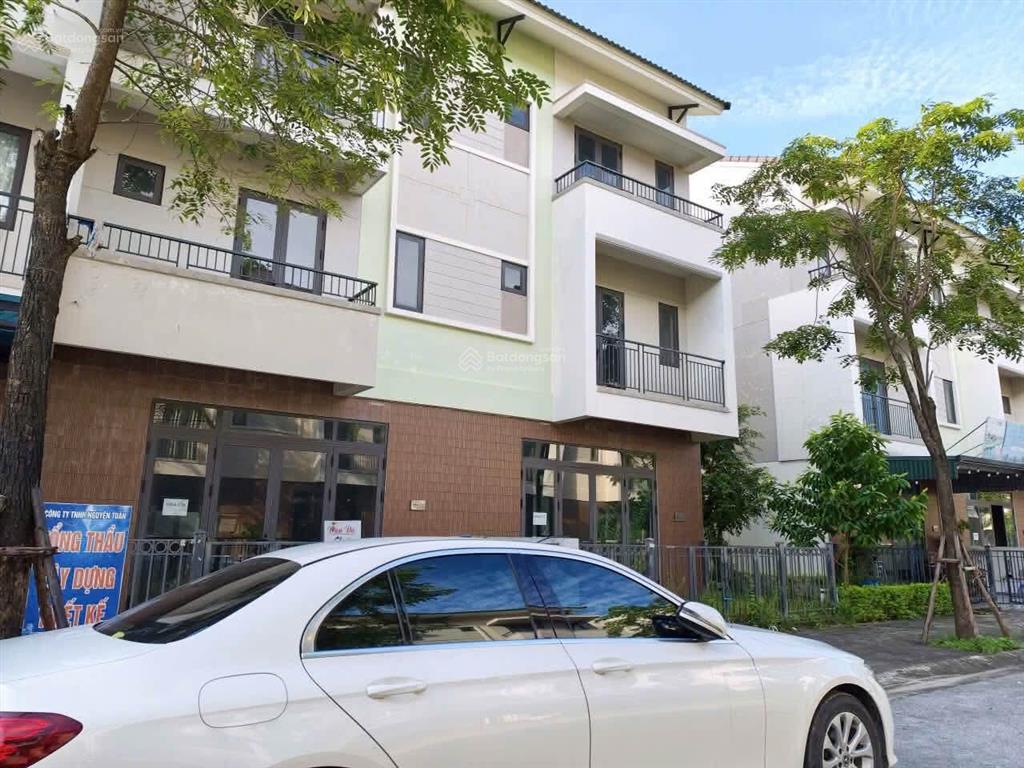 Bán shophouse 3 tầng trong khu đô thị singgapor, đang cho chuyên gia thuê dòng tiền ổn định.