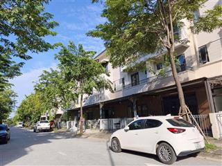 Bán shophouse 3 tầng trong khu đô thị singgapor, đang cho chuyên gia thuê dòng tiền ổn định.