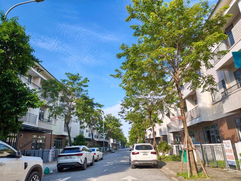 Bán shophouse 3 tầng trong khu đô thị singgapor, đang cho chuyên gia thuê dòng tiền ổn định.