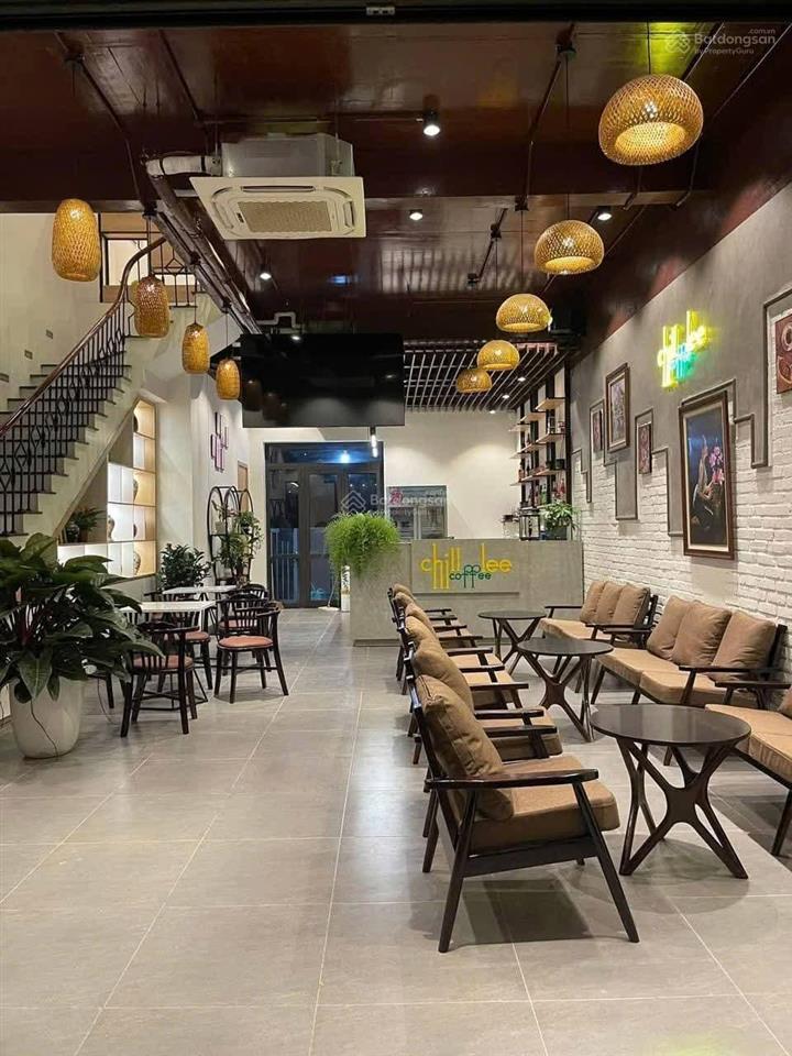 Bán shophouse 120m2 trong khu đô thị singgapor, hoàn thiện đẹp, ở hay cho chuyên gia thuê ngay.