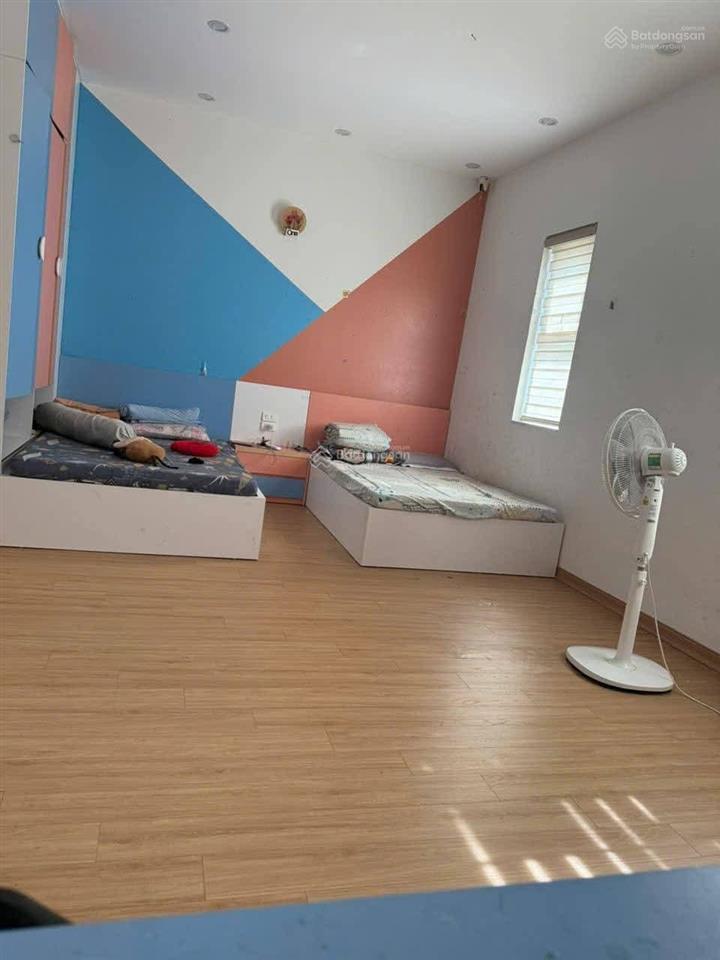 Bán shophouse 120m2 trong khu đô thị singgapor, hoàn thiện đẹp, ở hay cho chuyên gia thuê ngay.