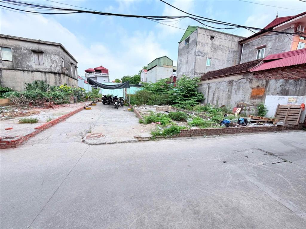76m kim thiều phù khê
đường xe 16 chỗ đất vuông đẹp