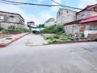 76m kim thiều phù khê
đường xe 16 chỗ đất vuông đẹp