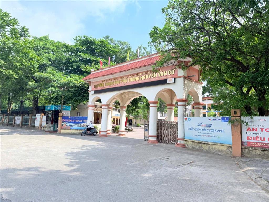 76m kim thiều phù khê
đường xe 16 chỗ đất vuông đẹp