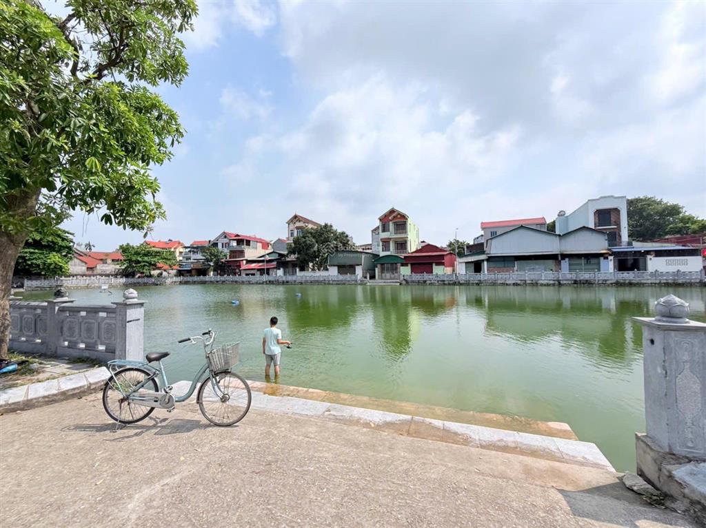 76m kim thiều phù khê
đường xe 16 chỗ đất vuông đẹp
