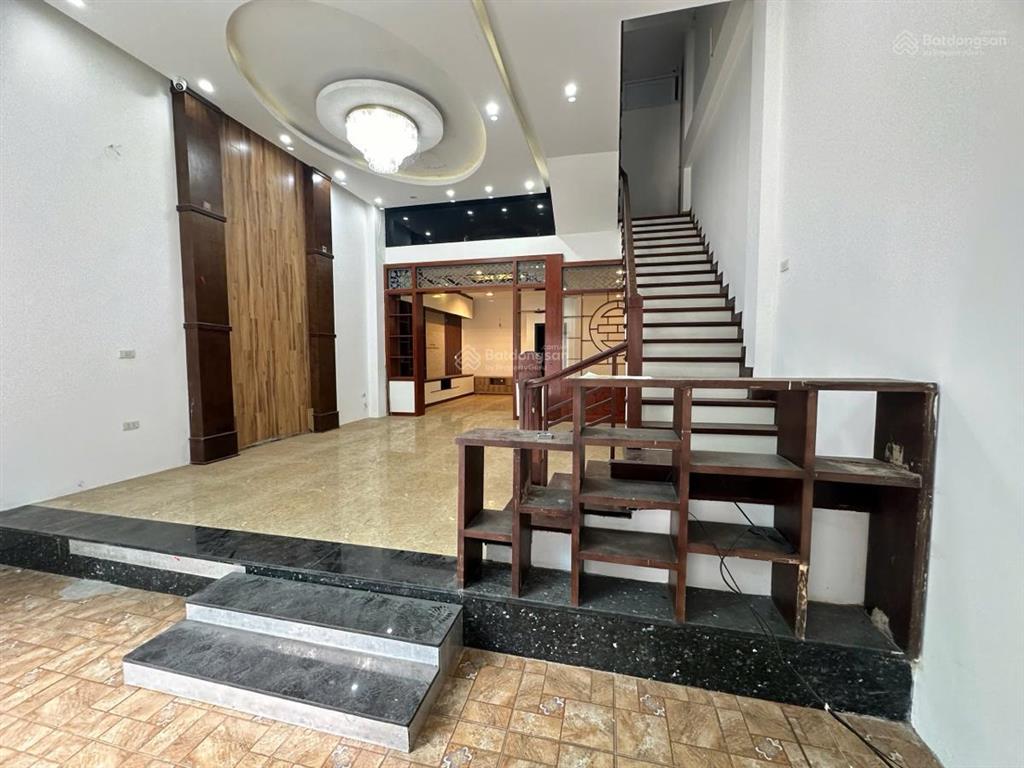 Nhà đẹp 5 tầng bồ đề  ga ra ô tô  vừa ở vừa kinh doanh  mặt tiền bề thế  ba bước ra phố.