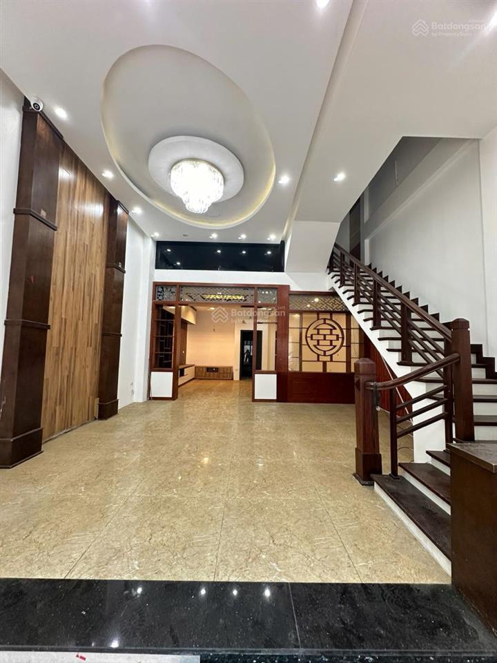 Nhà đẹp 5 tầng bồ đề  ga ra ô tô  vừa ở vừa kinh doanh  mặt tiền bề thế  ba bước ra phố.