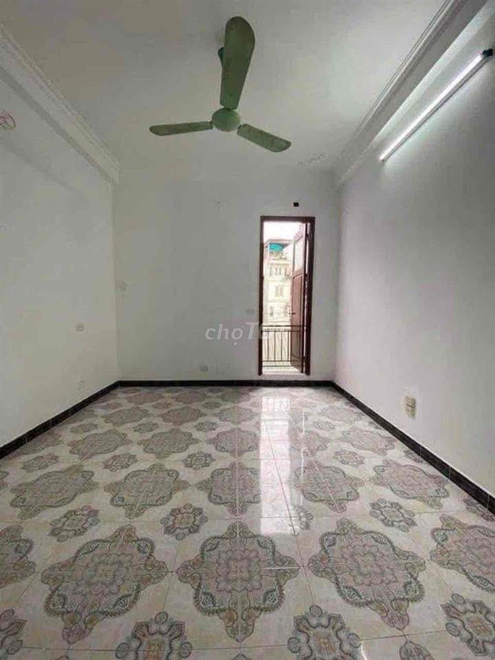 Nhà nguyên căn phố Trương Định. 33m2 x 4 tầng. Đầy đủ nội thất đẹp .