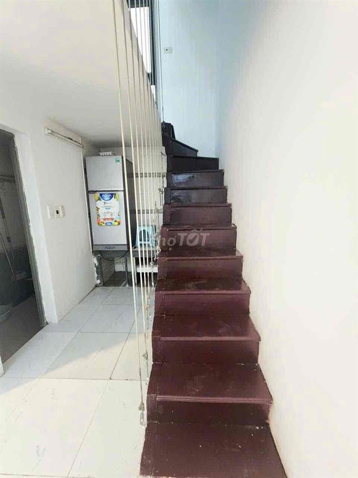 Nhà nguyên căn phố Đông Tác . Vài bước ra phố. Chỉ 8,5Tr