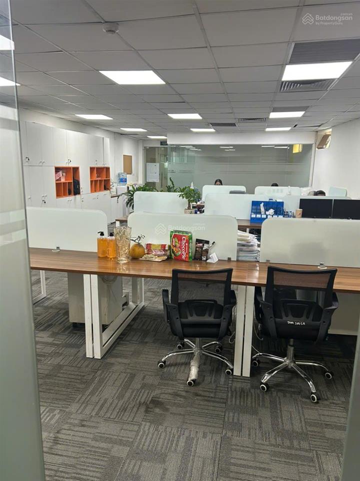 Cho thuê văn phòng 12 tầng quận tây hồ, gần đường thanh niên dt 125m² giá chỉ 27tr/tháng.
