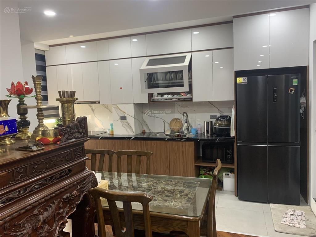 Chính chủ bán căn hộ tầng 11, chung cư c4. nhà đẹp, mới sửa rất cẩn thận.