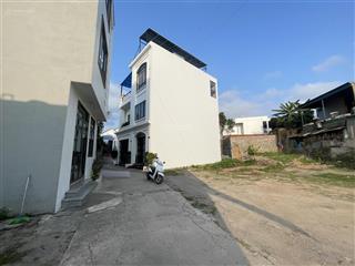 Vị trí trung tâm dân cư đông gần trường học cấp 1,2,3 . cạnh metro , đất 100% thổ cư