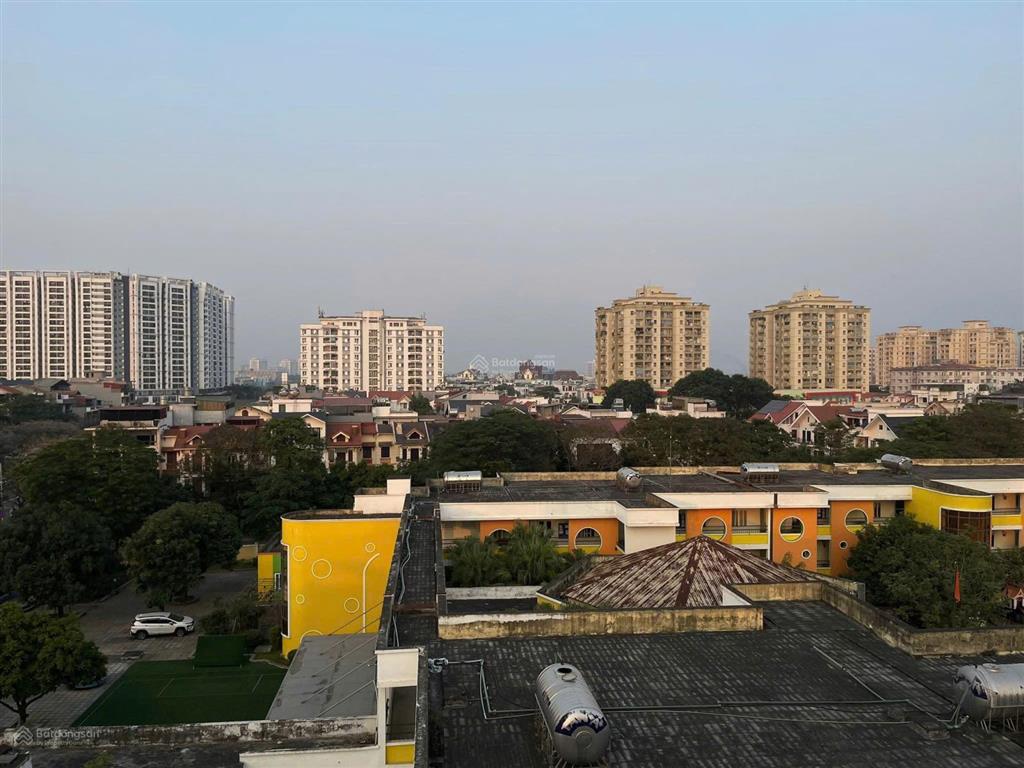 Bán tòa nhà văn phòng kết hợp căn hộ vip tại phố chu huy mân, long biên.  0868 843 ***