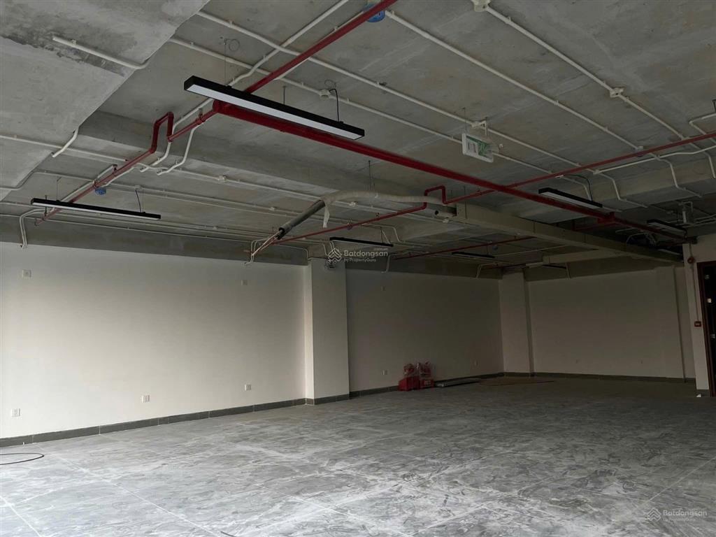 Bán tòa nhà văn phòng kết hợp căn hộ vip tại phố chu huy mân, long biên.  0868 843 ***