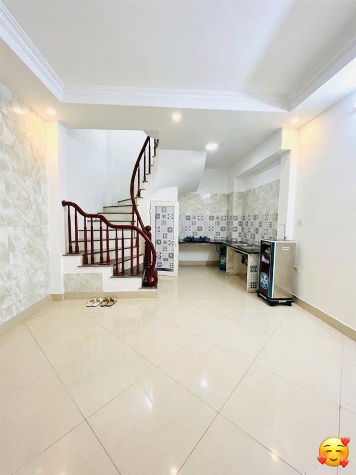 Cho thuê nhà ngõ 96 Đại Từ, 30m2 x 5 tầng, 3 ngủ, 10 triệu