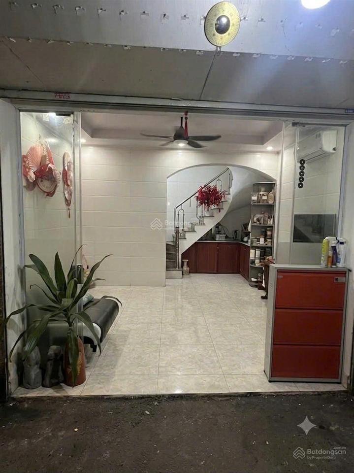 Ngõ hồng hà ở gia đình kết hợp kd on 30m x 3 tầng, 2 pn, 2 wc, giá 7 triệu/tháng