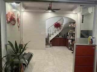 Ngõ hồng hà ở gia đình kết hợp kd on 30m x 3 tầng, 2 pn, 2 wc, giá 7 triệu/tháng
