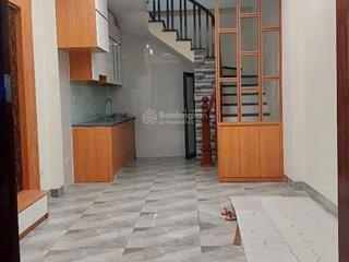Cho thuê nhà ngõ 615 lĩnh nam, full đồ 30m2 x 5 tầng, 3 ngủ, 11.5 triệu