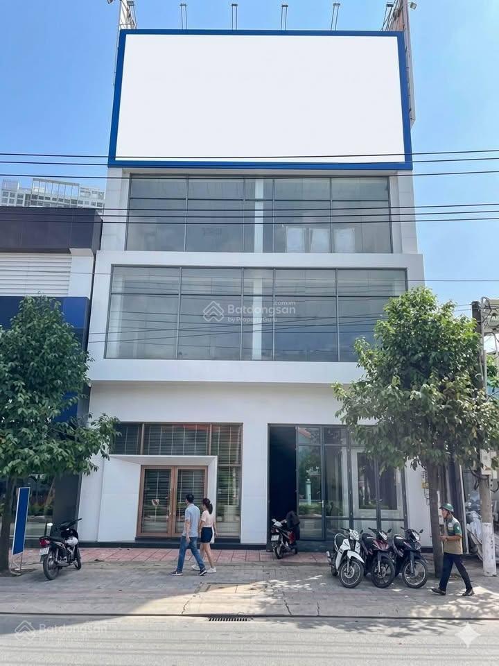 Chính chủ gửi cho thuê nhà mặt tiền đại lộ bình dương, p.phú lợi, 12*21m, trệt 3 lầu, có thang máy