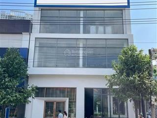 Chính chủ gửi cho thuê nhà mặt tiền đại lộ bình dương, p.phú lợi, 12*21m, trệt 3 lầu, có thang máy