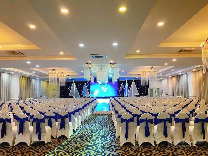 Cho thuê nhà mặt tiền phạm ngọc thạch  20*40m, trệt 2 lầu  mặt tiền bề thế  nhận diện cực đỉnh!