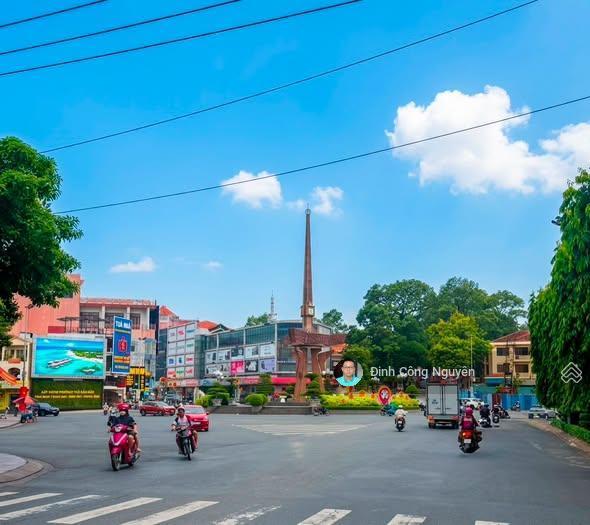 Cho thuê nhà mặt phố cách mạng tháng 8  sát ngã 6 chùa bà  vị trí trung tâm cực đẹp