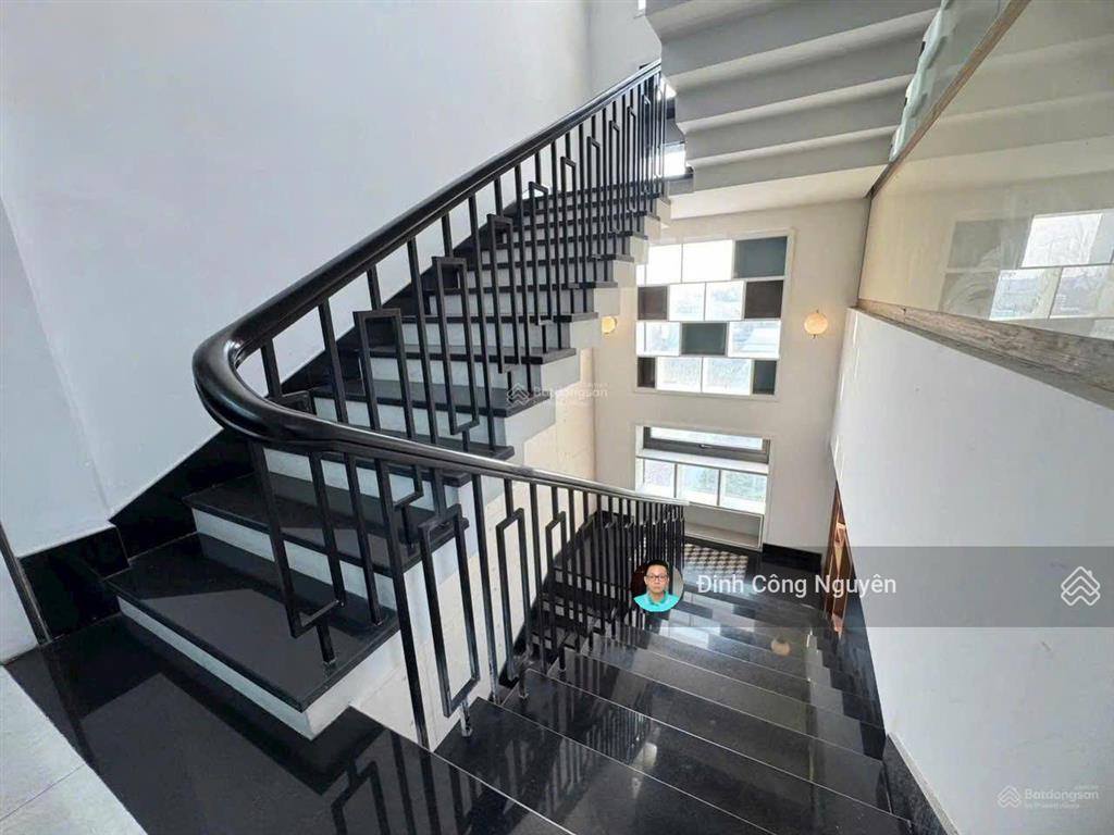 Cho thuê nhà mặt tiền phạm ngọc thạch  sangxịnmịn  hợp trụ sở công ty  thẩm mỹ viện  ....