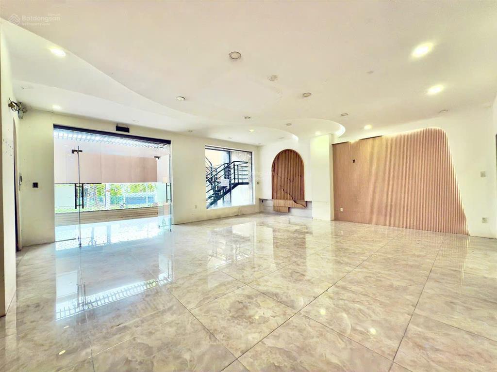 Cho thuê nhà mặt tiền 30/4, p.chánh nghĩa sát vòng xoay  9*17m, hầmtrệt2 lầu, nhận diện cực tốt