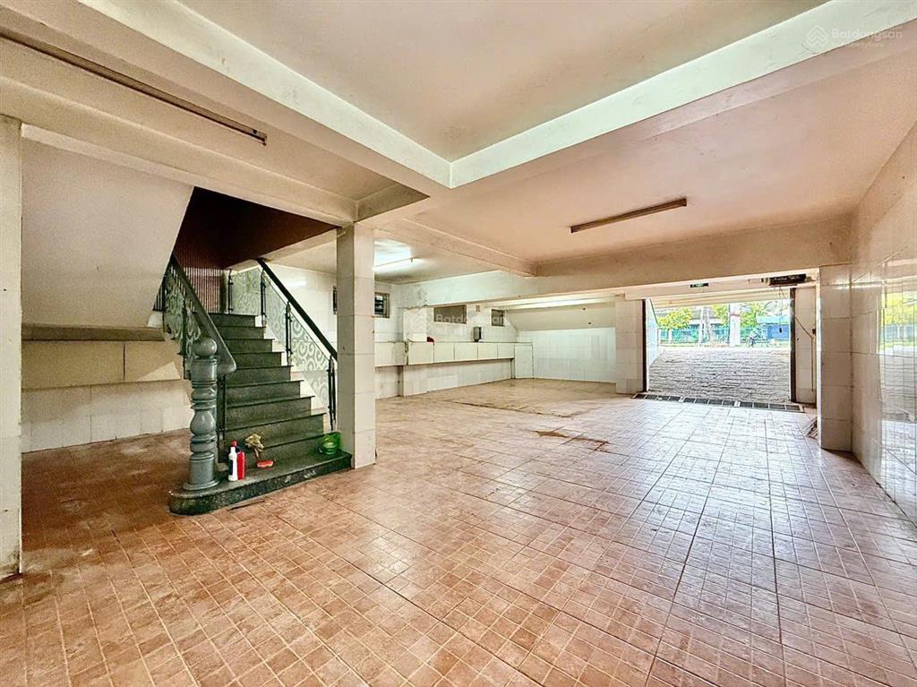 Cho thuê nhà mặt tiền 30/4, p.chánh nghĩa sát vòng xoay  9*17m, hầmtrệt2 lầu, nhận diện cực tốt