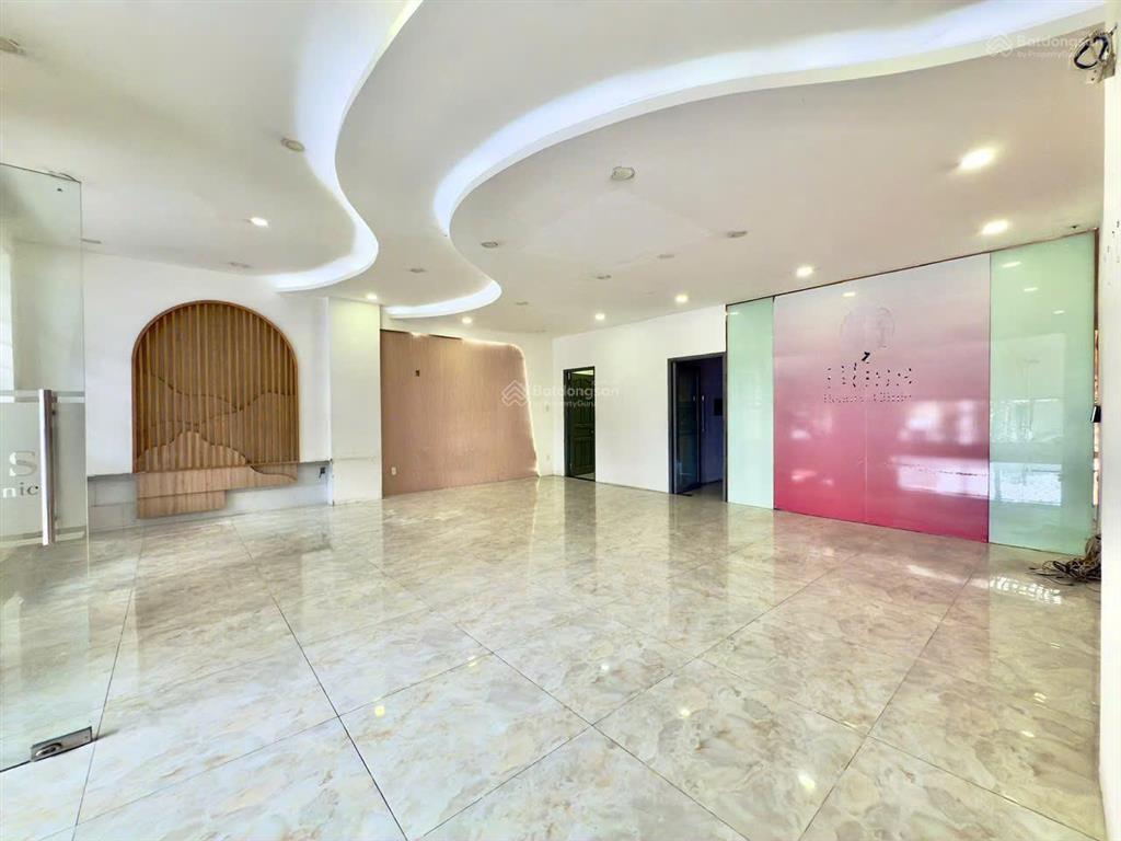 Cho thuê nhà mặt tiền 30/4, p.chánh nghĩa sát vòng xoay  9*17m, hầmtrệt2 lầu, nhận diện cực tốt
