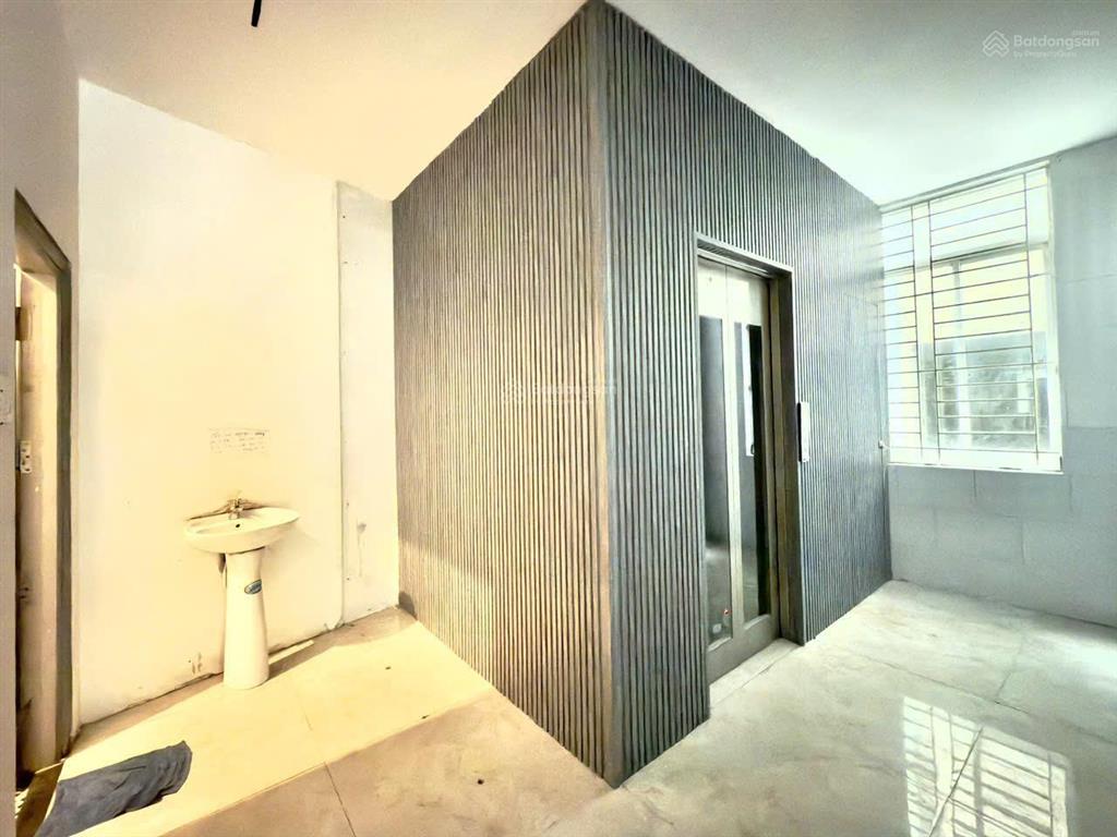Cho thuê nhà mặt tiền 30/4, p.chánh nghĩa sát vòng xoay  9*17m, hầmtrệt2 lầu, nhận diện cực tốt