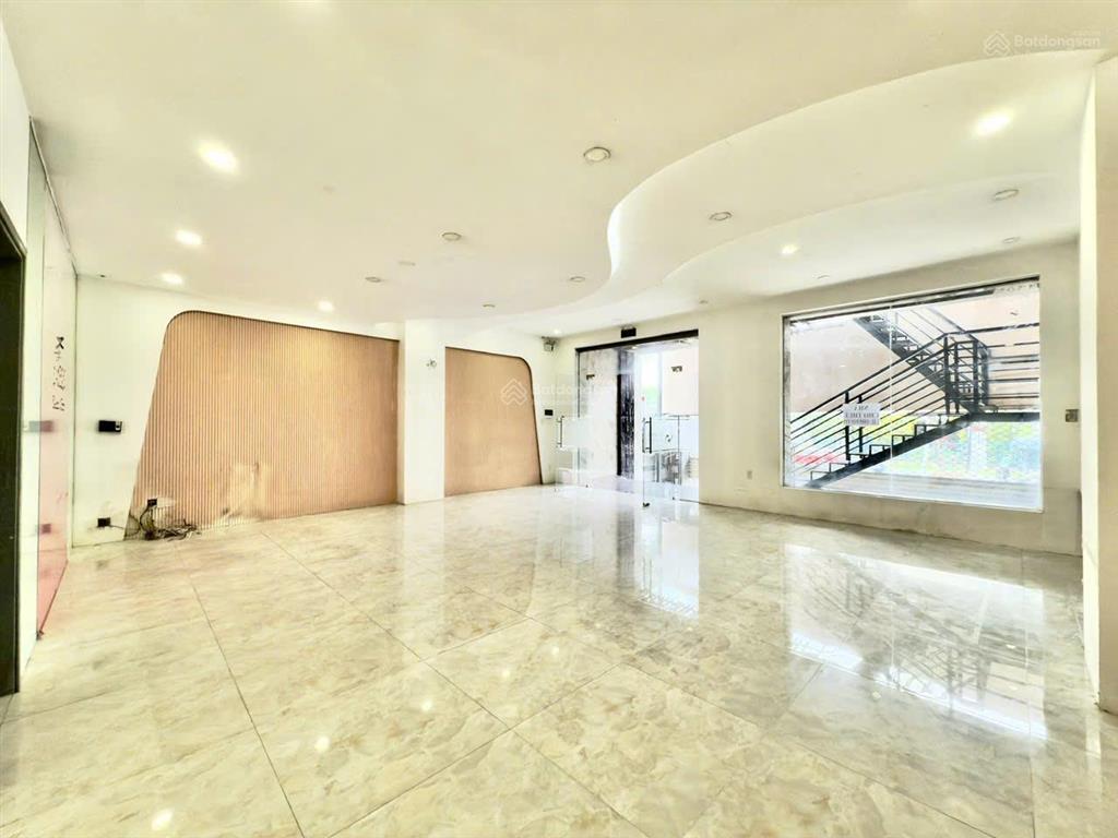 Cho thuê nhà mặt tiền 30/4, p.chánh nghĩa sát vòng xoay  9*17m, hầmtrệt2 lầu, nhận diện cực tốt