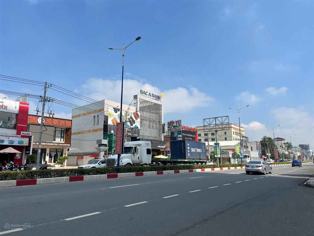 Chính chủ gửi cho thuê nhà mặt tiền đại lộ bình dương, 15*16m, trệt 3 lầu  dãy ngân hàng đẹp nhất