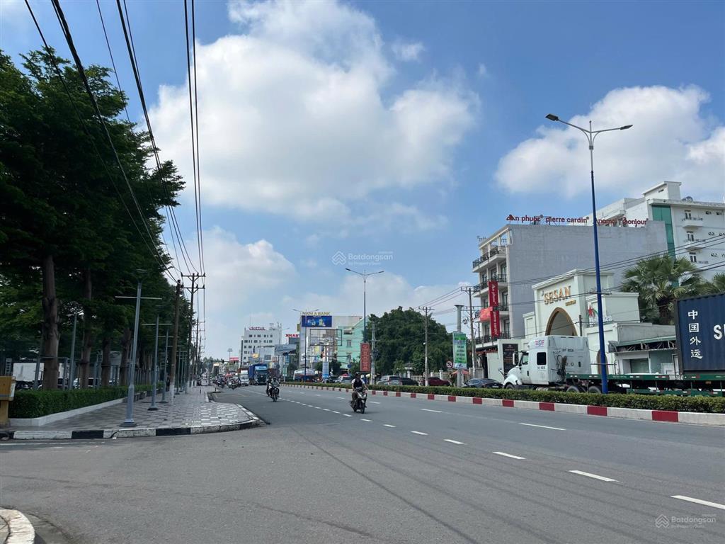 Chính chủ gửi cho thuê nhà mặt tiền đại lộ bình dương, 15*16m, trệt 3 lầu  dãy ngân hàng đẹp nhất