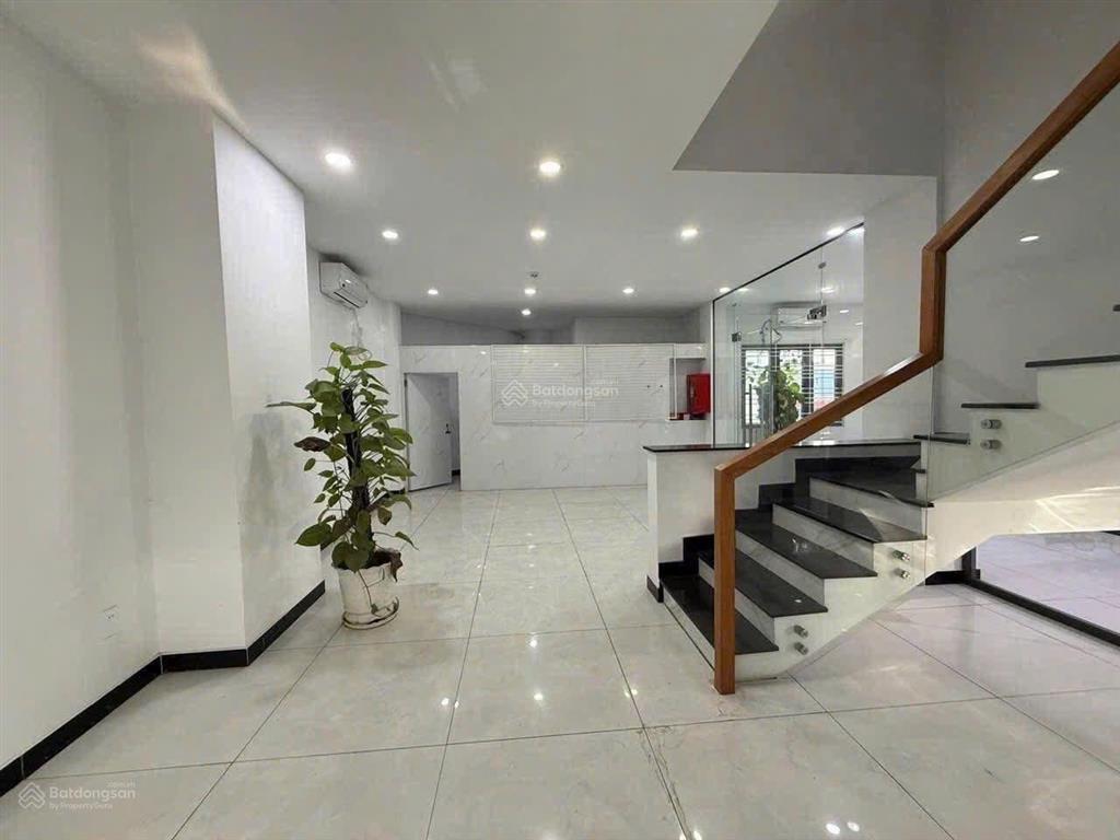 Cho thuê nhà mặt tiền thích quảng đức, p. phú lợi, 10*15m, trệt 4 lầu, có thang máy, nhà mới