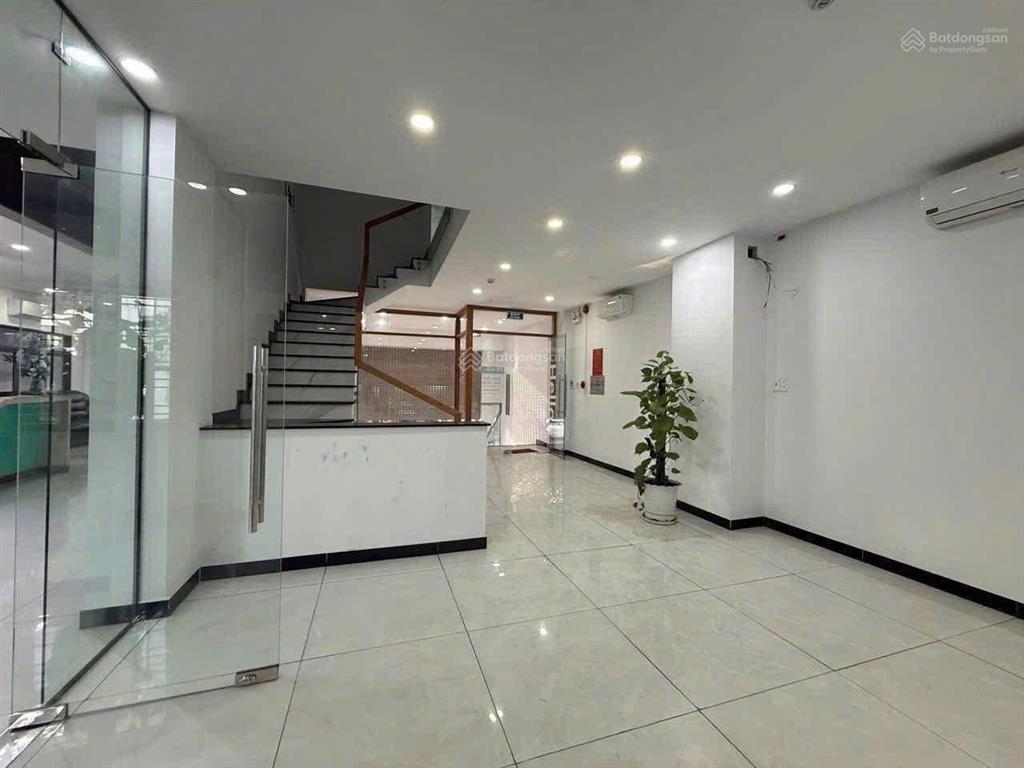 Cho thuê nhà mặt tiền thích quảng đức, p. phú lợi, 10*15m, trệt 4 lầu, có thang máy, nhà mới