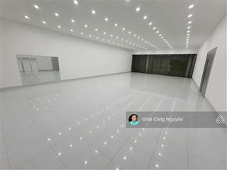 Hiếm ạ! cho thuê nhà mặt tiền ngay đường cmt8  sát ngã 6 chùa bà  mặt tiền khủng 18m