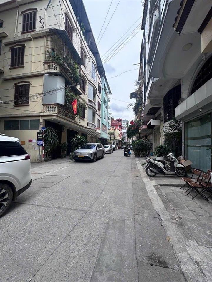 Bán đất tặng nhà  hoàng văn thái  lô góc  2 mặt ngõ ô tô tránh  vỉa hè rộng  kinh doanh đỉnh
