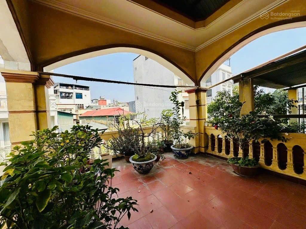 Bán đất tặng nhà 3 tầng hoàng cầu  kinh doanh đỉnh mặt tiền quyền lực. ngõ ô tô