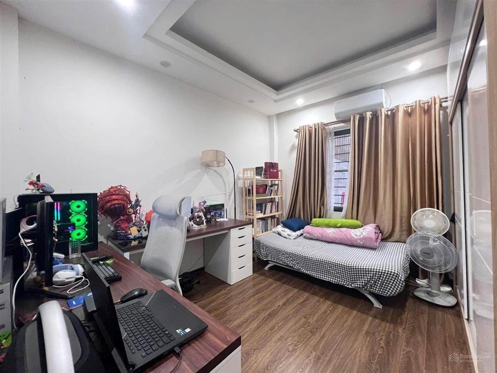 Phân lô  nguyễn khánh toàn  ô tô tránh  vỉa hè bóng đá  mặt tiền khủng  kinh doanh vp đỉnh