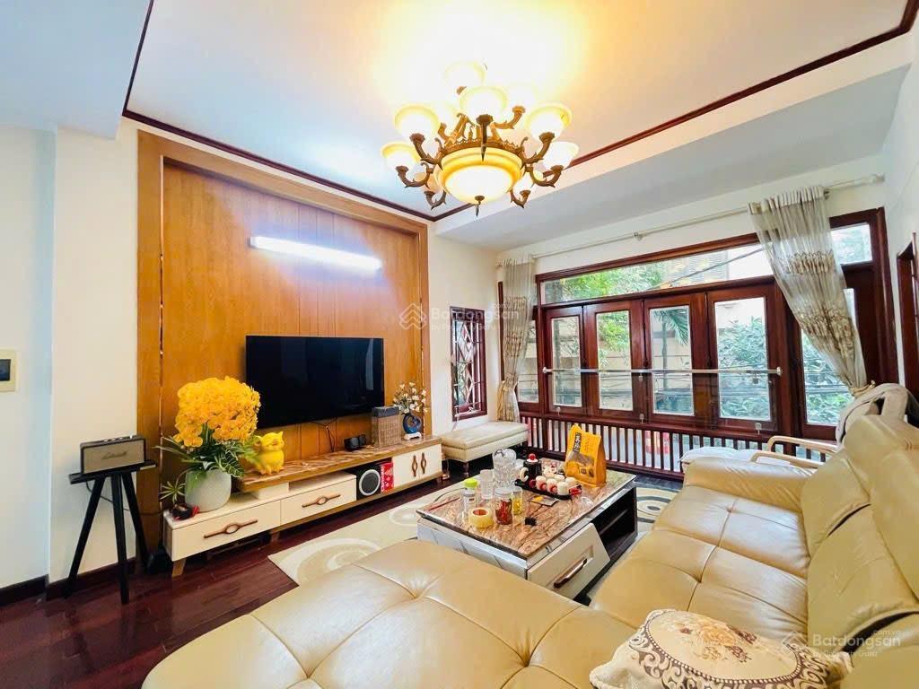 Lạc long quân  dân xây 6 tầng  ô tô vào nhà  tặng nội thất  mặt ngõ thông  ô chờ thang máy